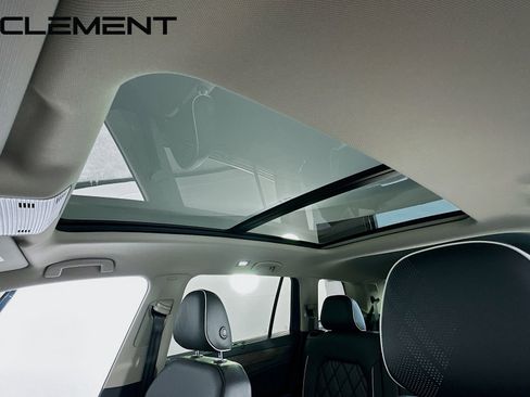 Used 2025 Volkswagen Atlas SEL Premium R-Line image 25