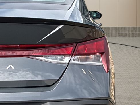 Used 2025 Hyundai Elantra Sport FWD image 13