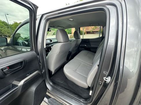 Used 2022 Toyota Tacoma SR5 RWD image 18