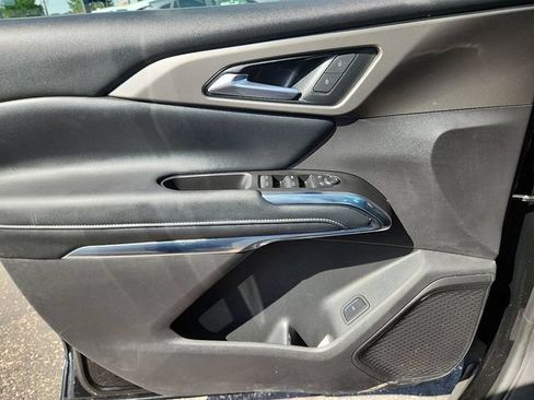 Used 2025 Chevrolet Traverse LT w/ Driver Confidence Package FWD image 13