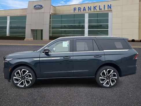 New 2026 Lincoln Navigator Reserve image 4