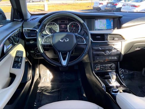 Used 2018 INFINITI QX30 Premium w/ Cargo Package image 6