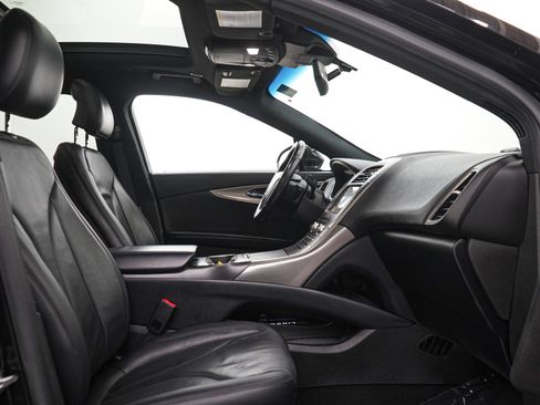 Used 2019 Lincoln Nautilus Reserve AWD/4WD image 11