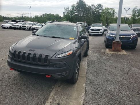Used 2017 Jeep Cherokee Trailhawk w/ Cold Weather Group AWD/4WD image 2