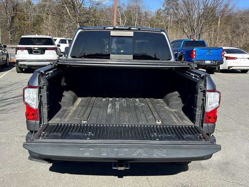 Used 2018 Nissan Titan SV w/ SV Convenience Package image 15