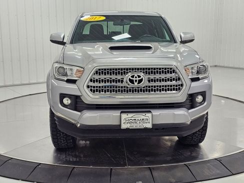 Used 2017 Toyota Tacoma TRD Sport w/ Tow Package (A/T) AWD/4WD image 8