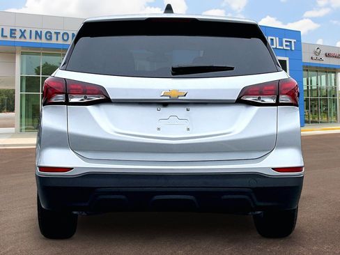 Used 2022 Chevrolet Equinox LS w/ LS Convenience Package image 4