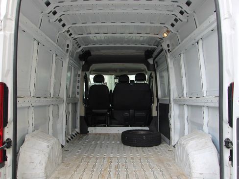 Used 2017 RAM ProMaster 2500 w/ Interior Convenience Group image 11