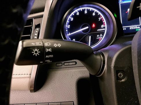 Used 2021 Toyota Camry SE w/ Cold Weather Package FWD image 30