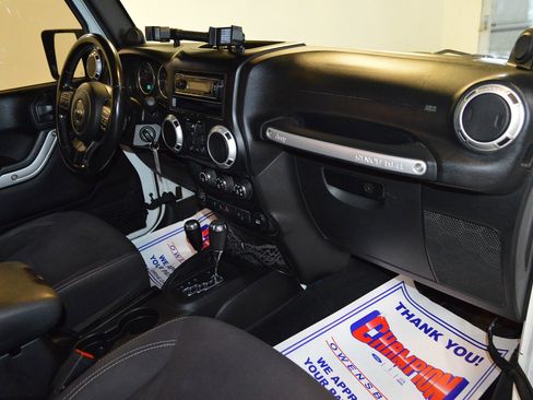 Used 2014 Jeep Wrangler Unlimited Rubicon w/ Connectivity Group image 10