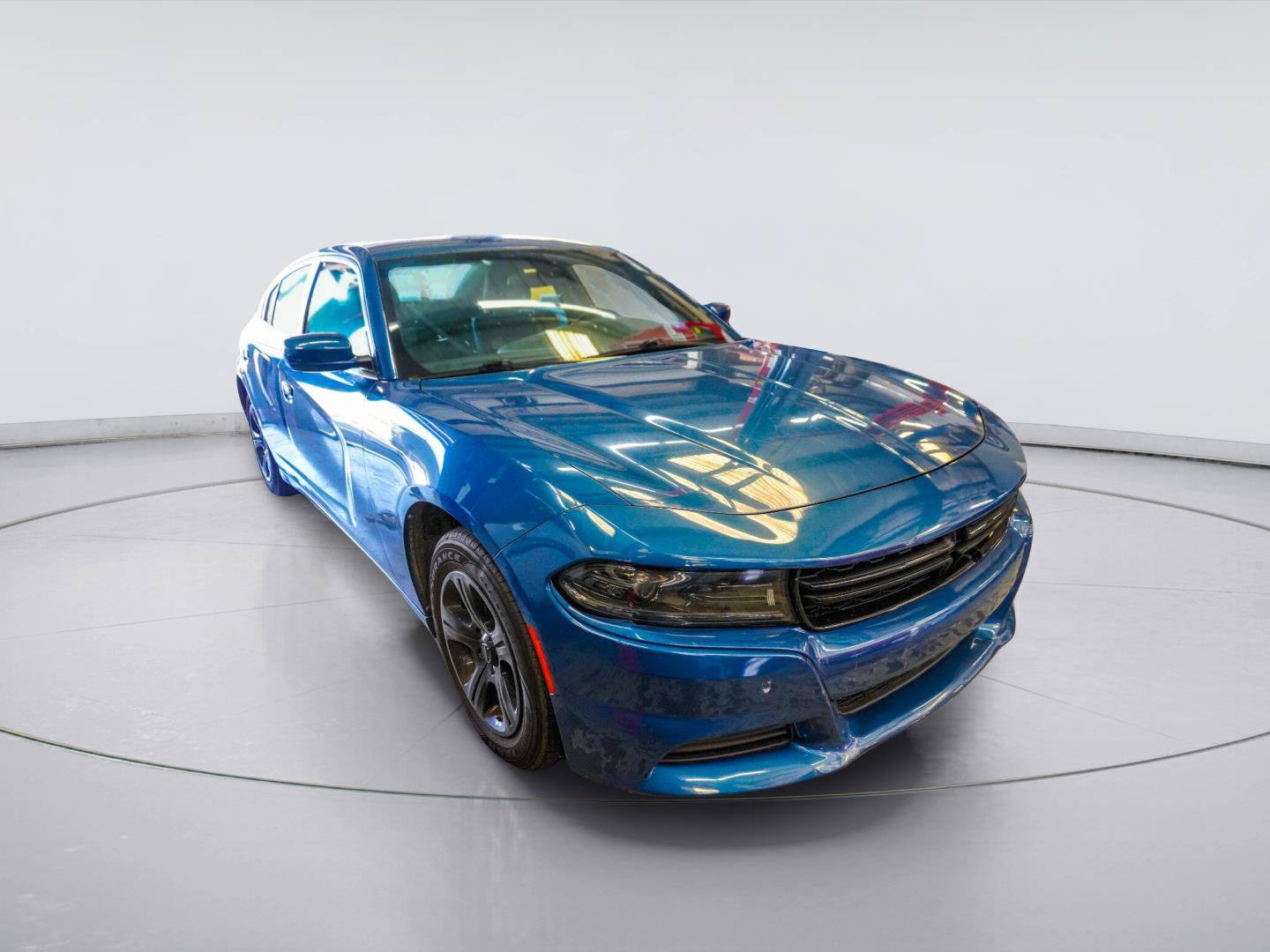 Used 2022 Dodge Charger SXT RWD image 2