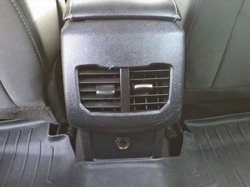 Used 2019 Ford Fusion SE image 15