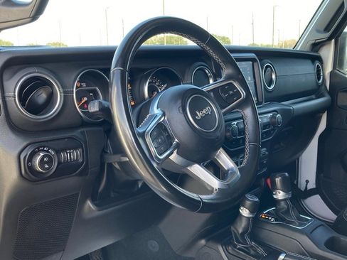 Used 2022 Jeep Gladiator Overland w/ Popular Equipment Package image 9