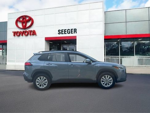 Used 2024 Toyota Corolla Cross LE AWD/4WD image 2