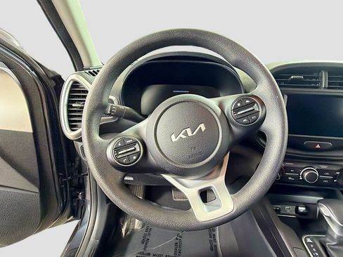 Used 2023 Kia Soul LX w/ LX Technology Package FWD image 14