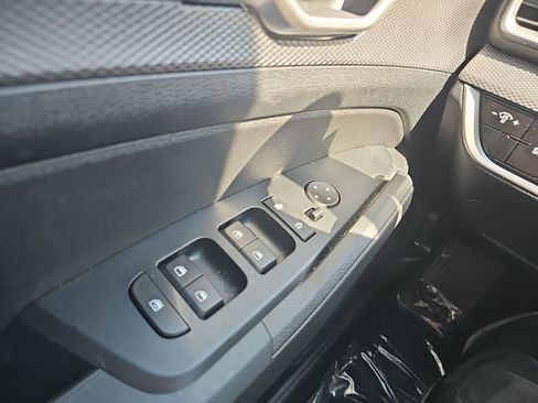 Used 2025 Kia Sportage LX FWD image 32