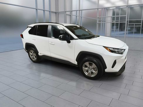 Used 2023 Toyota RAV4 LE AWD/4WD image 3