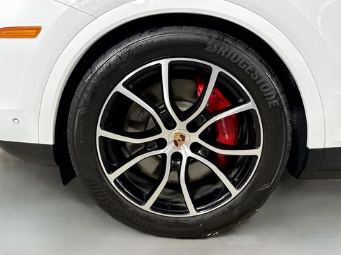Certified 2025 Porsche Cayenne S image 30