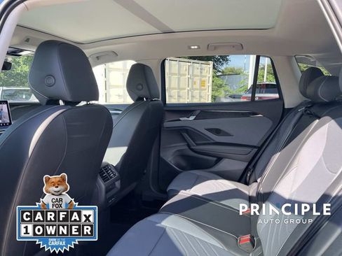Used 2025 Volkswagen Tiguan SE w/ Panoramic Sunroof Package AWD/4WD image 29
