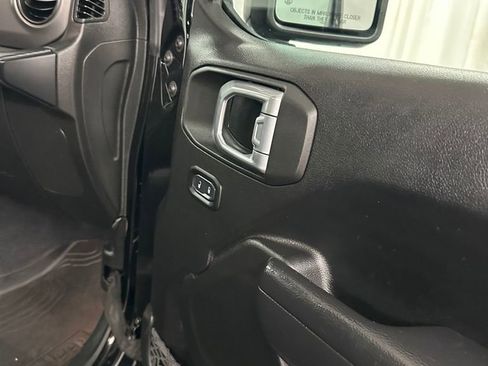 Used 2022 Jeep Wrangler Unlimited Sport image 40