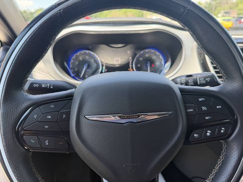Used 2018 Chrysler Pacifica Limited w/ Advanced Safetytec Group FWD image 20