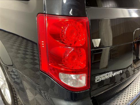 Used 2015 Dodge Grand Caravan SXT FWD image 21