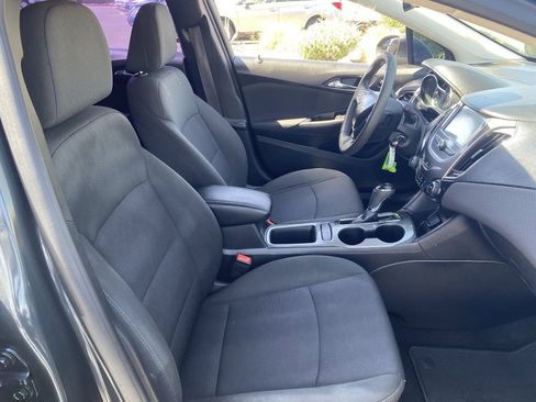 Used 2017 Chevrolet Cruze LT FWD image 12