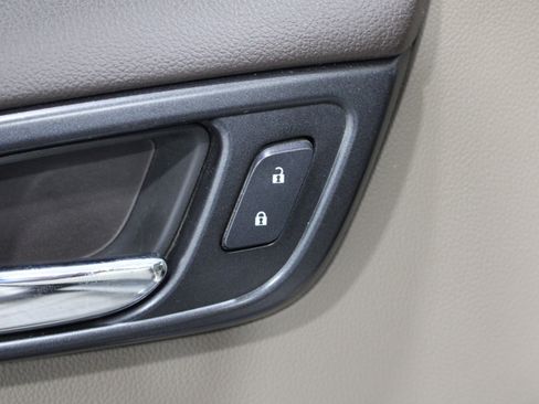 Used 2015 GMC Yukon SLT AWD/4WD image 9