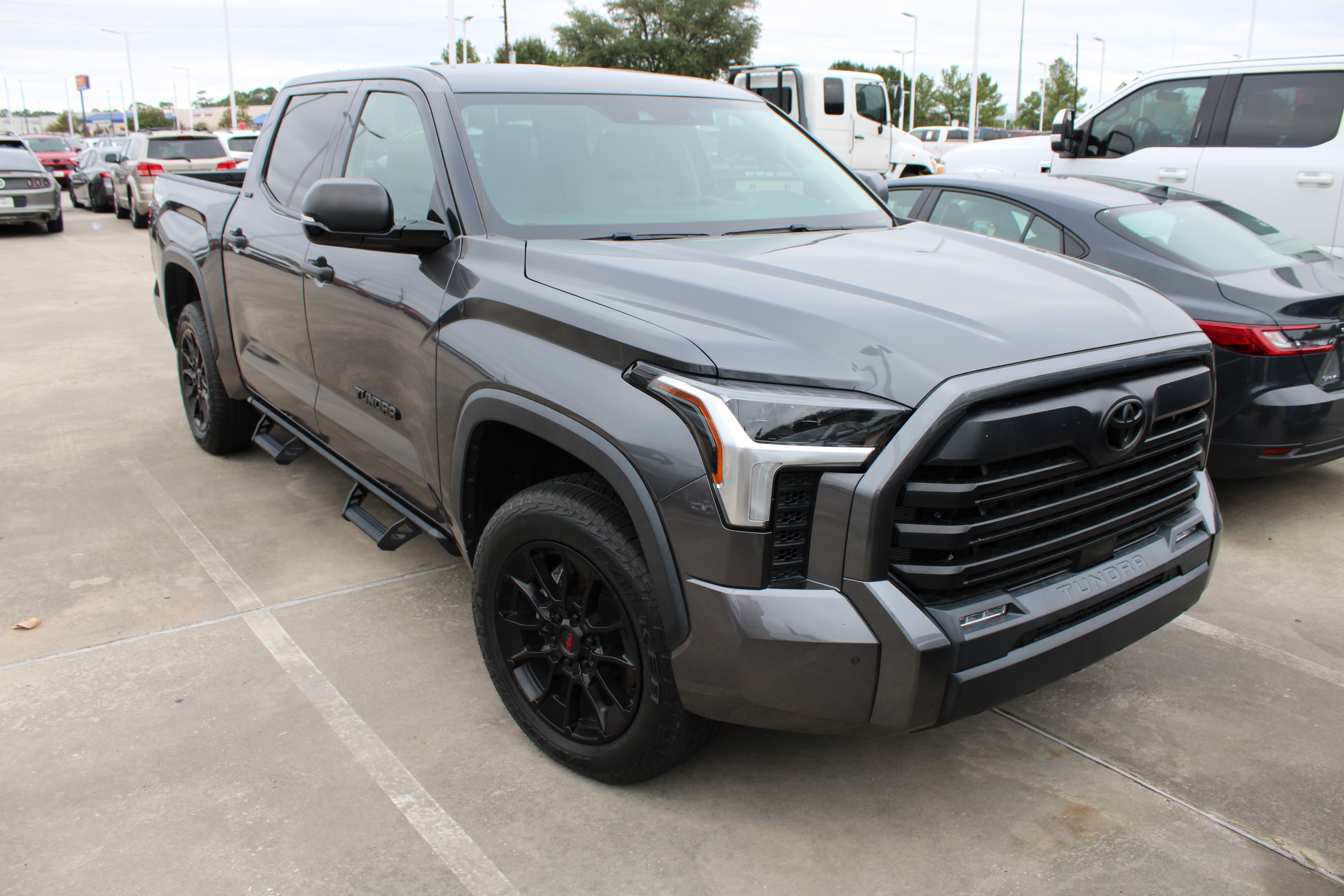 Used 2023 Toyota Tundra SR5 w/ SR5 Convenience Package AWD/4WD image 2