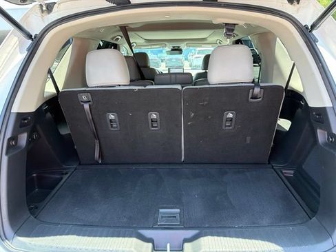 Used 2025 Honda Pilot Touring image 11