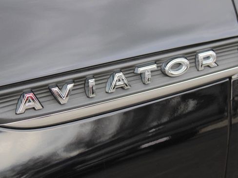Used 2022 Lincoln Aviator AWD image 11