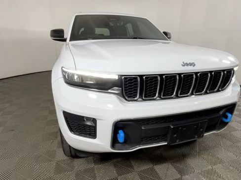 Used 2023 Jeep Grand Cherokee Overland w/ Luxury Tech Group IV AWD/4WD image 11