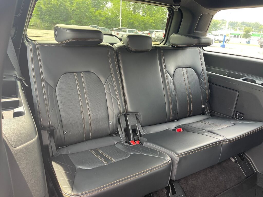 Used 2023 Ford Expedition Platinum AWD/4WD image 32