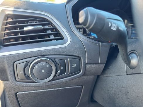 Used 2024 Ford Edge SEL image 18