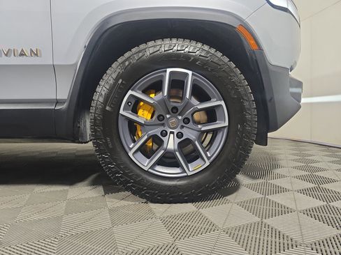 Used 2023 Rivian R1T Launch Edition image 11