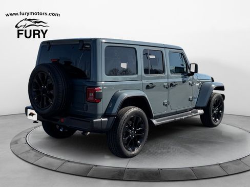 Used 2025 Jeep Wrangler Unlimited Sahara AWD/4WD image 3