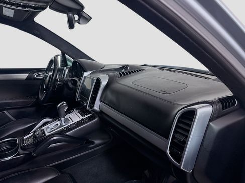 Used 2018 Porsche Cayenne GTS image 29