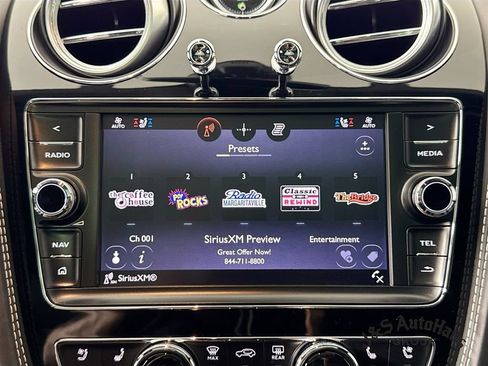 Used 2018 Bentley Bentayga AWD/4WD image 17