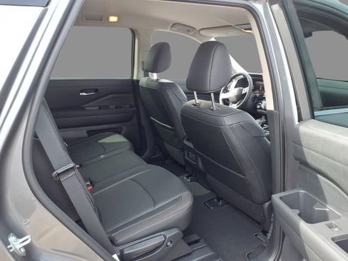 New 2026 Nissan Pathfinder SL image 11