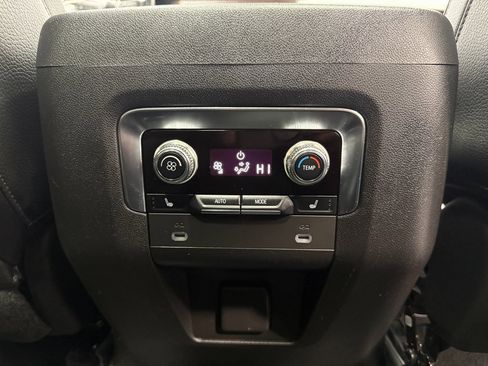 Used 2022 GMC Yukon XL Denali w/ Denali Premium Package image 33