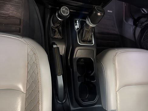 Used 2022 Jeep Gladiator Overland AWD/4WD image 18