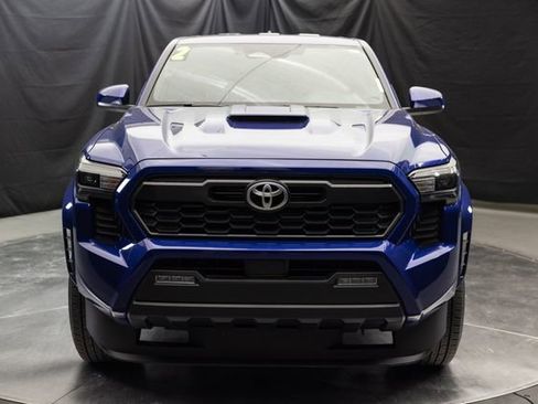 Used 2025 Toyota Tacoma TRD Sport AWD/4WD image 5