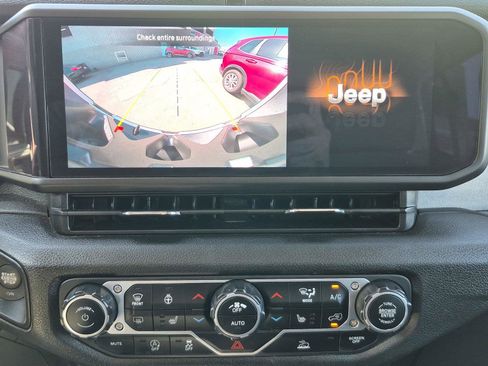 Certified 2025 Jeep Wrangler Unlimited Sport AWD/4WD image 28