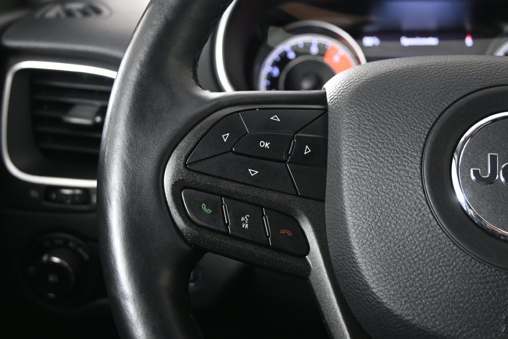 Used 2019 Jeep Cherokee Trailhawk AWD/4WD image 34