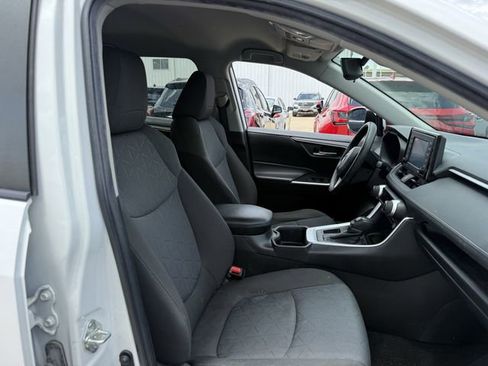 Used 2022 Toyota RAV4 XLE FWD image 28