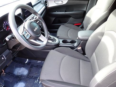Used 2022 Kia Forte LXS w/ LXS Technology Package FWD image 8