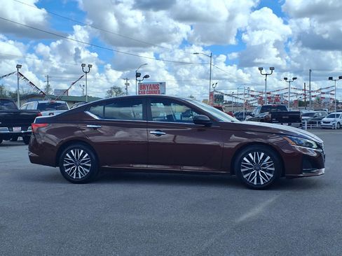 Used 2025 Nissan Altima 2.5 SV image 23