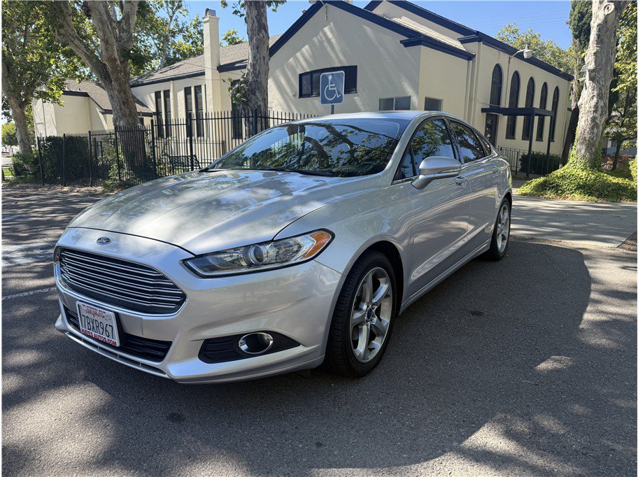 Used 2013 Ford Fusion SE FWD image 1