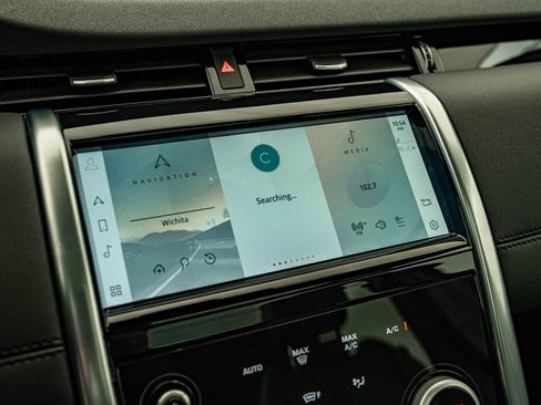 Used 2023 Land Rover Discovery Sport SE image 23