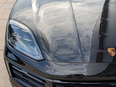 New 2025 Porsche Cayenne E-Hybrid image 12